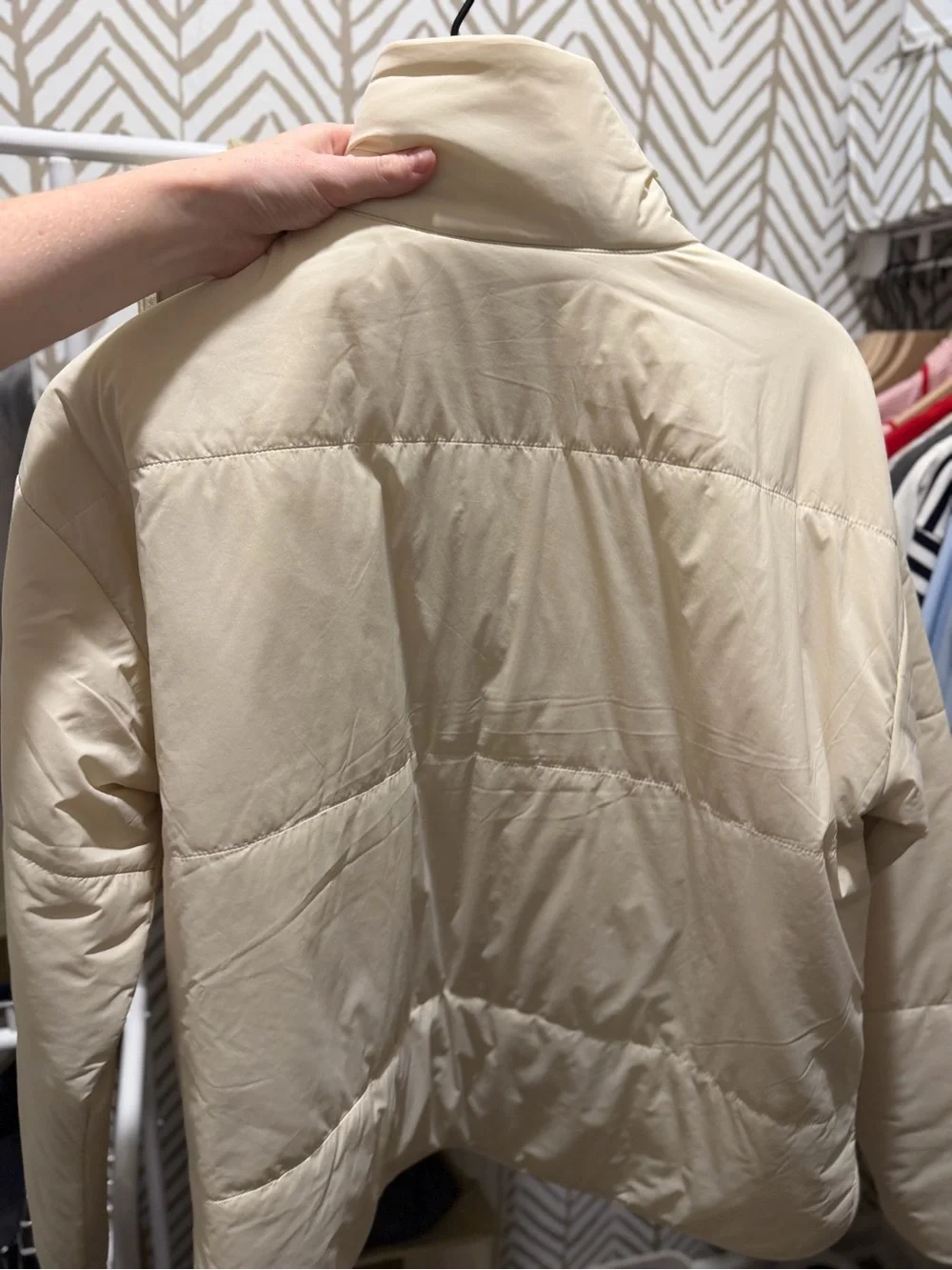 Vuori Women’s canyon Insulated Jacket, Off-White - Picture 3 of 7
